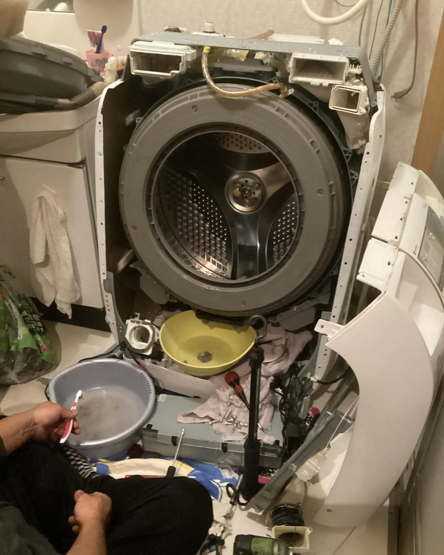 今洗濯機が壊れたので解体修理中🧑‍🔧
