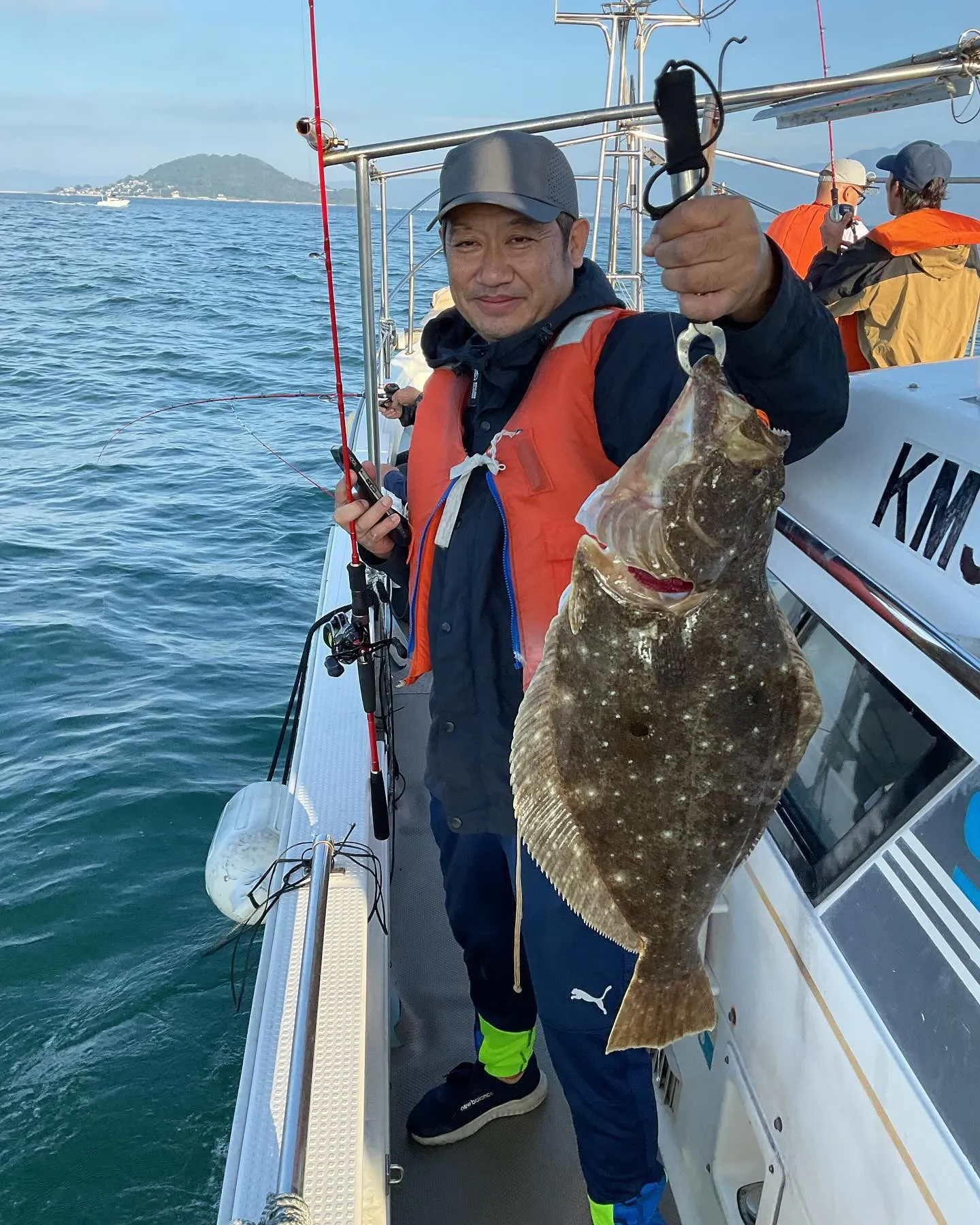 釣り始め一等目から70cmクラスのヒラメが釣れました😃