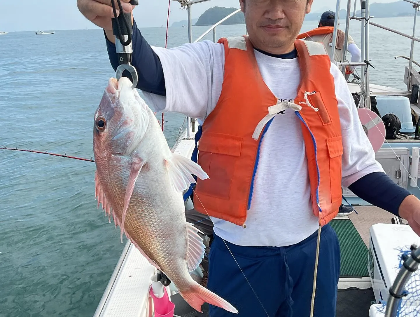 ヒラメが釣れた後も大鯛は釣れませんでしたが、アジ30cmオー...