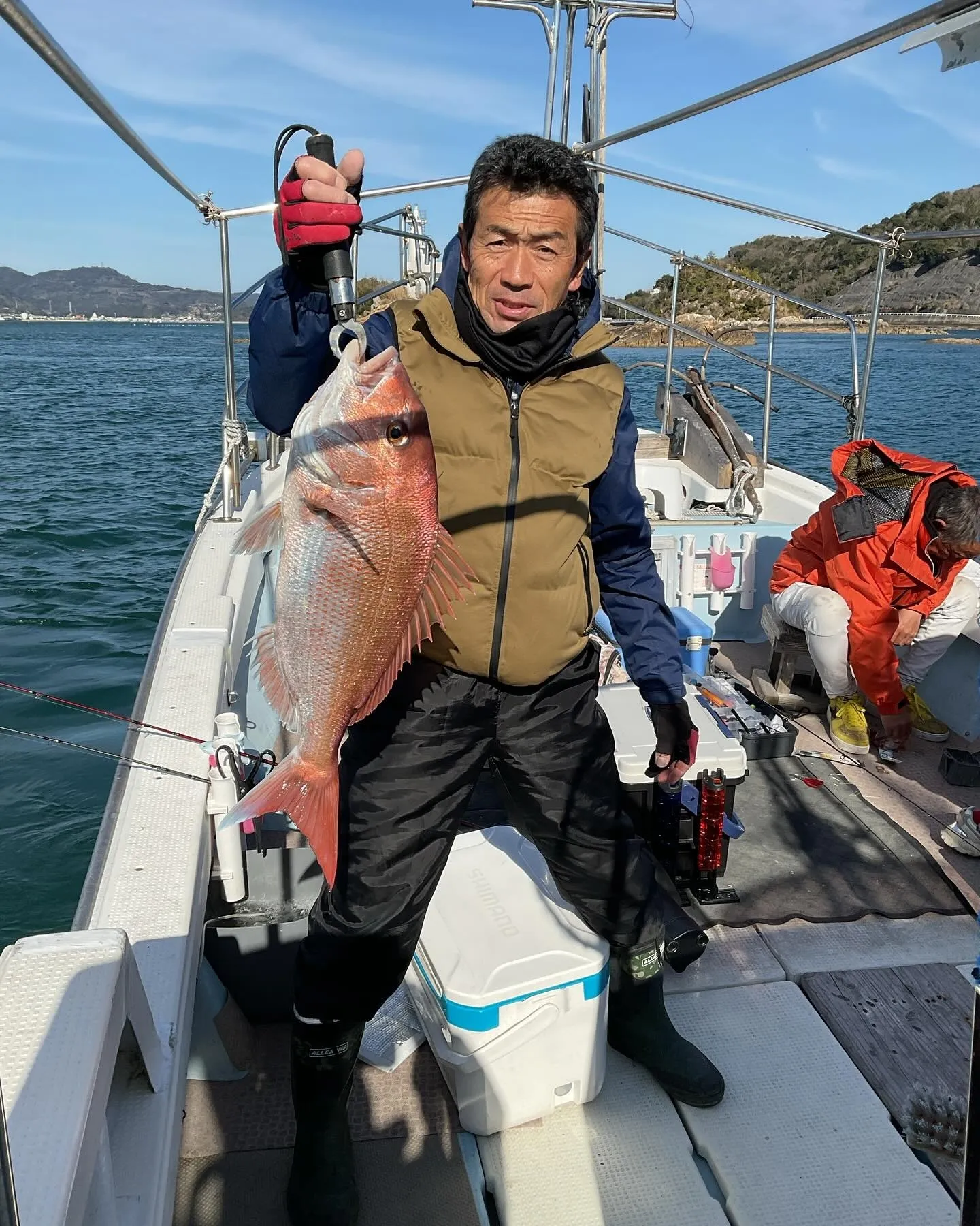 😃カサゴは沢山釣れますがなかなか真鯛が釣れず厳しいと思っていた矢先