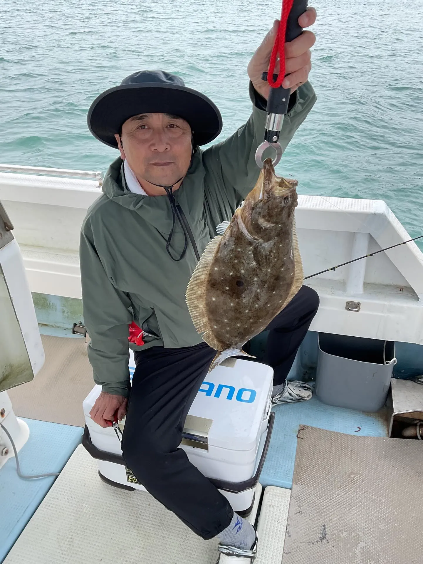 タイ・ヒラメ釣りに出船でした。
